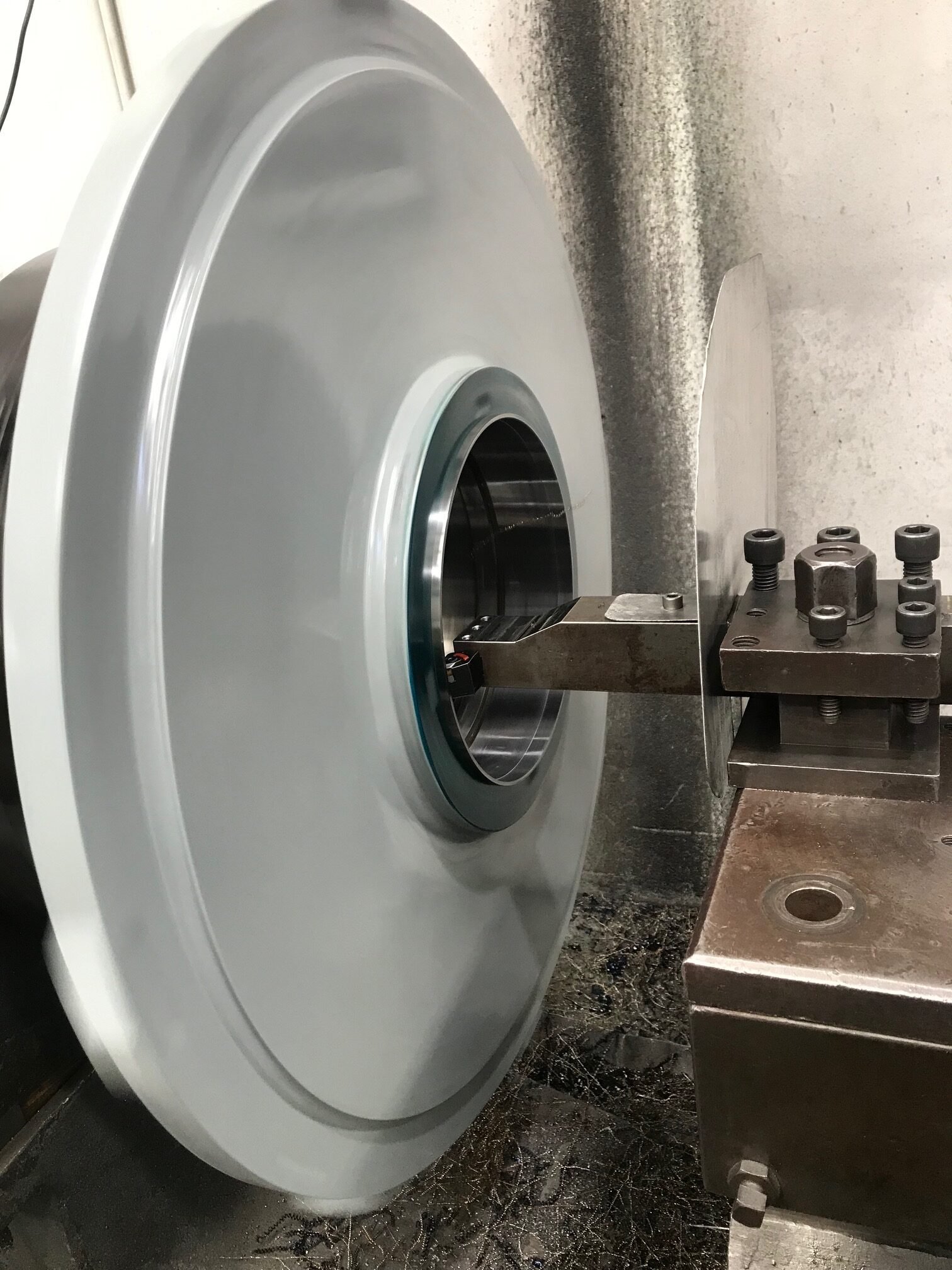 Lathe face machining large component